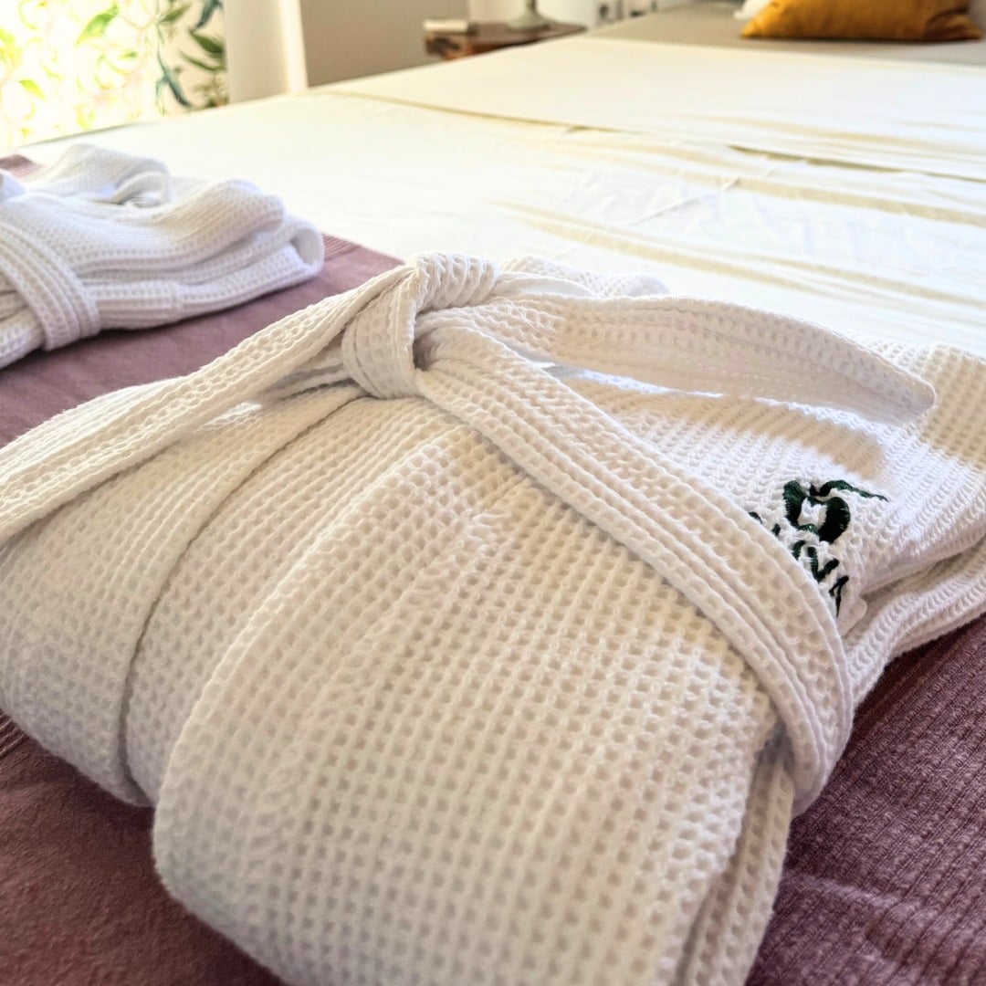 Σεντόνια και μπουρνούζια